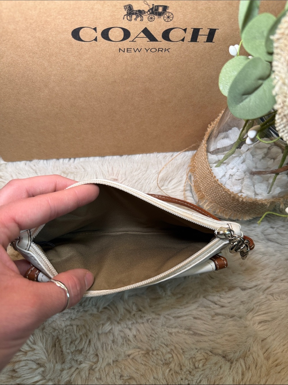 ✨ Vintage Coach Hampton Buckle Wristlet✨ - Picture 10 of 11